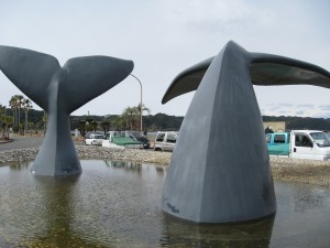 鯨の尻尾のオブジェ